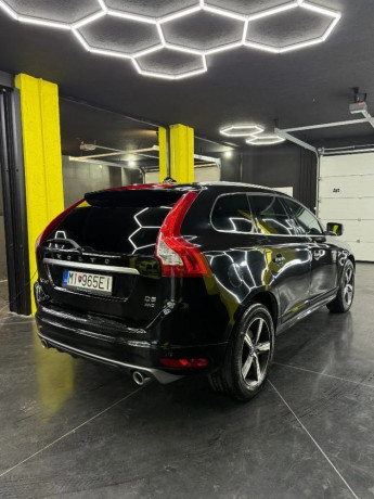 volvo-xc60-d5-24l-r-design-geartronic-awd-162kw220hp-a6-big-3