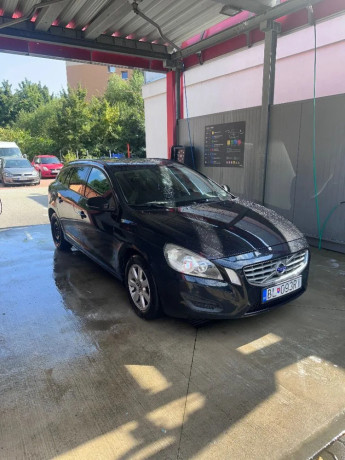 volvo-v60-d2-16l-base-powershift-84kw114hp-a6-big-0