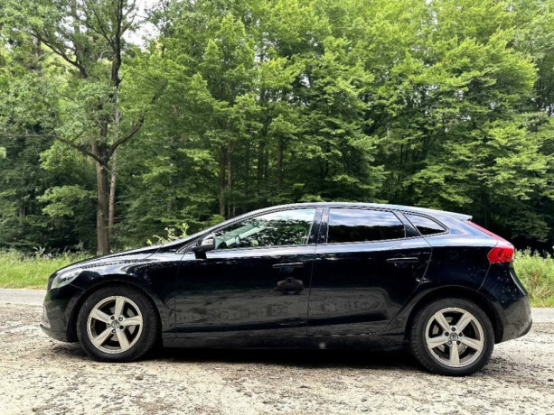 volvo-v40-d2-momentum-84kw115hp-m6-big-1
