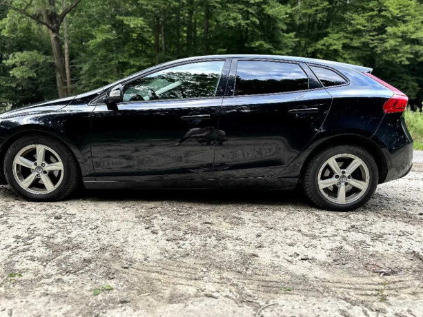volvo-v40-d2-momentum-84kw115hp-m6-big-0