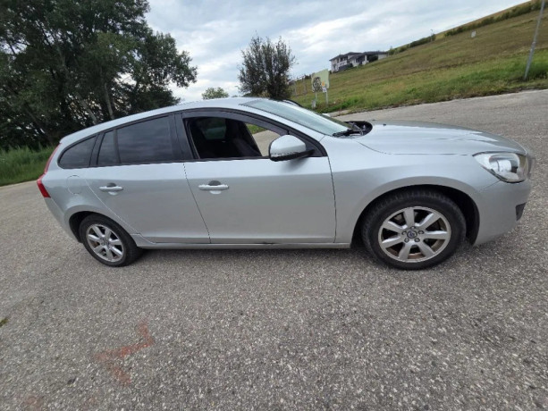volvo-v60-d3-momentum-geartronic-120kw163hp-a6-big-0