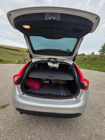 volvo-v60-d3-momentum-geartronic-120kw163hp-a6-big-2