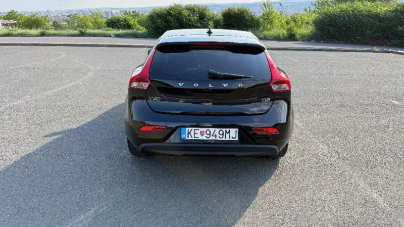 volvo-v40-d2-big-2