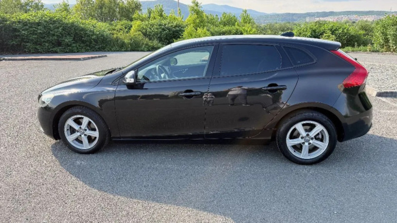 volvo-v40-d2-big-0
