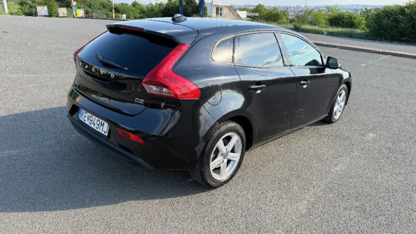 volvo-v40-d2-big-3
