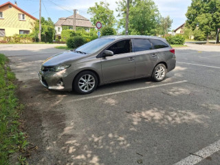 toyota-auris-14-i-d-4d-90-luna-66kw90hp-m6