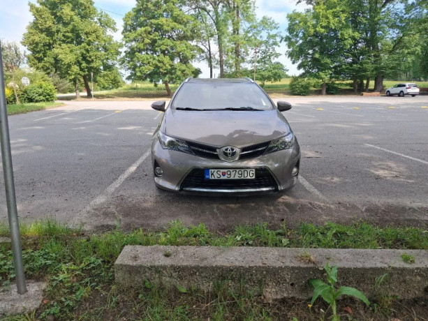 toyota-auris-14-i-d-4d-90-luna-66kw90hp-m6-big-3