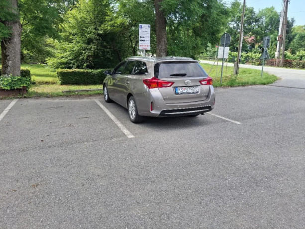 toyota-auris-14-i-d-4d-90-luna-66kw90hp-m6-big-2