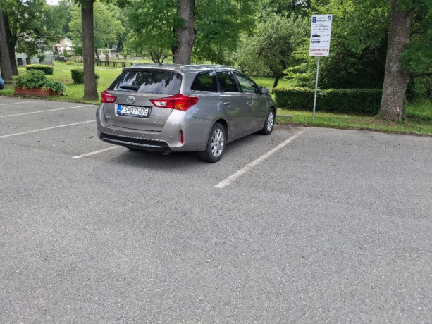 toyota-auris-14-i-d-4d-90-luna-66kw90hp-m6-big-1
