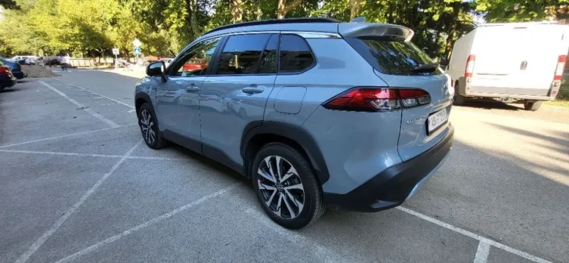 toyota-corolla-cross-20-hybid-4x4-awd-i-big-2