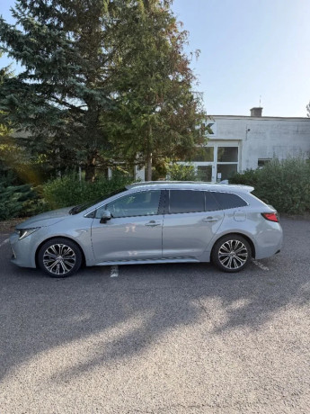 toyota-corolla-combi-hybrid-20-big-2