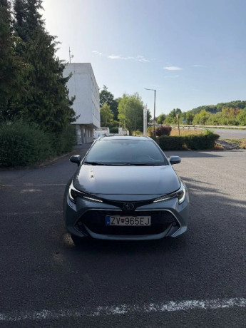 toyota-corolla-combi-hybrid-20-big-0