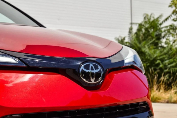 toyota-c-hr-gr-sport-20-hybrid-135-kw-big-3