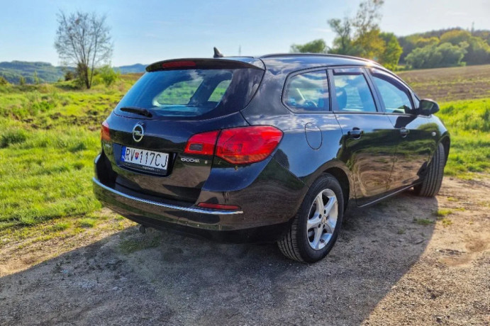 opel-astra-sport-tourer-astra-st-16-cdti-startstop-cosmo-81kw110hp-m6-big-1