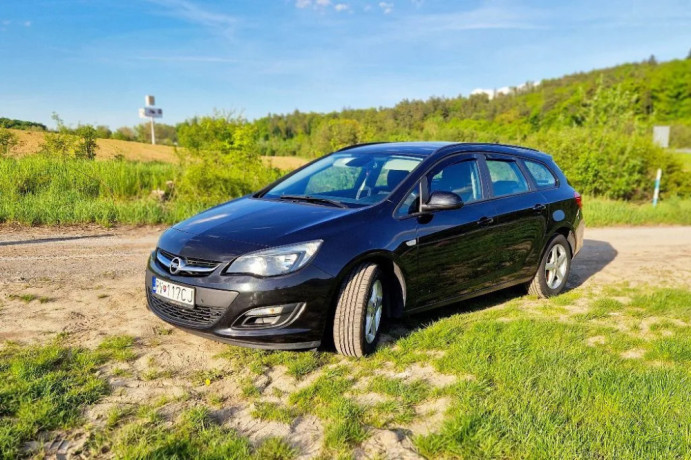 opel-astra-sport-tourer-astra-st-16-cdti-startstop-cosmo-81kw110hp-m6-big-0