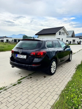 opel-astra-sport-tourer-20-118kw-at6-big-3