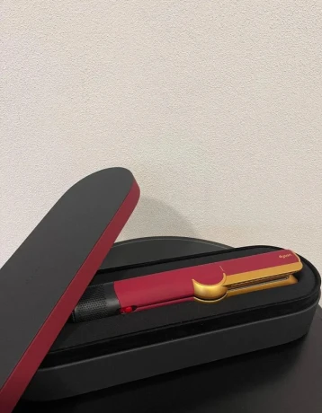 dyson-airstrait-big-0