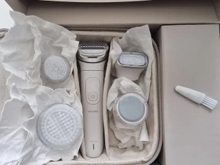holiaci-strojcek-philips-bre74800