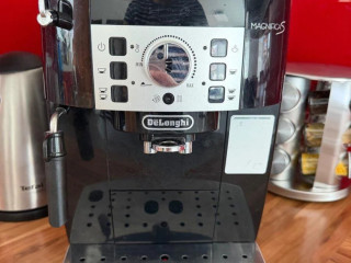 predam-kavovar-delonghi-magnifica-s
