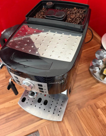 predam-kavovar-delonghi-magnifica-s-big-1