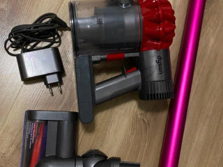predam-tycovy-vysavac-dyson-dc62