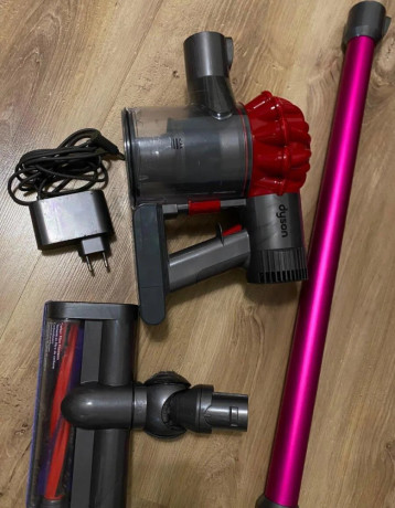 predam-tycovy-vysavac-dyson-dc62-big-0