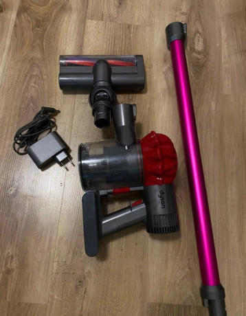 predam-tycovy-vysavac-dyson-dc62-big-4