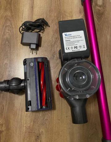 predam-tycovy-vysavac-dyson-dc62-big-3