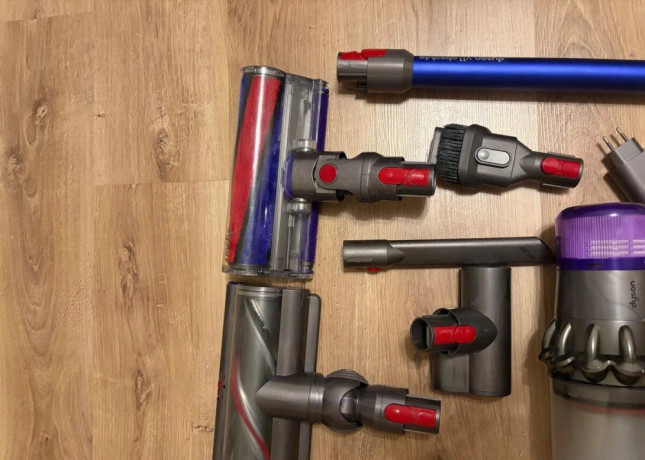 dyson-v11-absolute-vyborny-stav-big-4