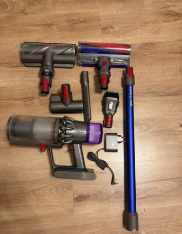 dyson-v11-absolute-vyborny-stav-big-0