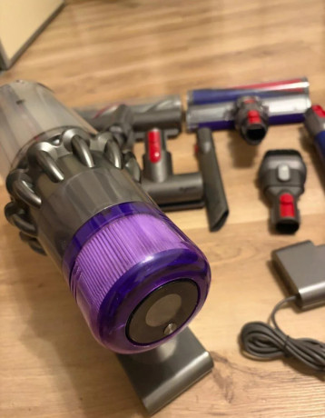 dyson-v11-absolute-vyborny-stav-big-3