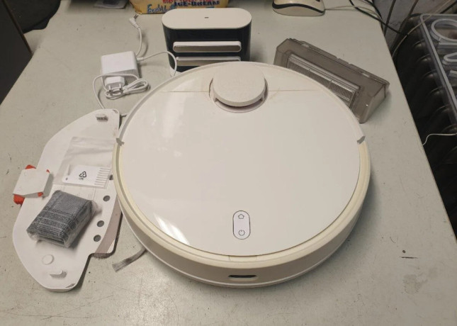 xiaomi-robot-na-diely-big-0