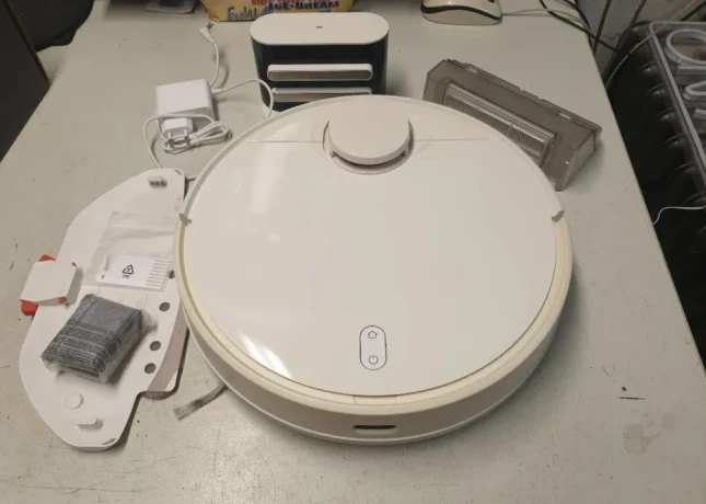xiaomi-robot-na-diely-big-0