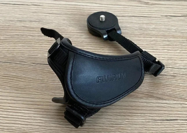 fujifilm-gb-001-popruh-remienok-na-zapastie-ako-novy-big-2