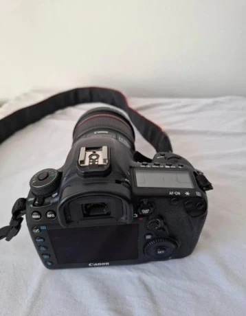 canon-eos-5d-mark-iv-big-1
