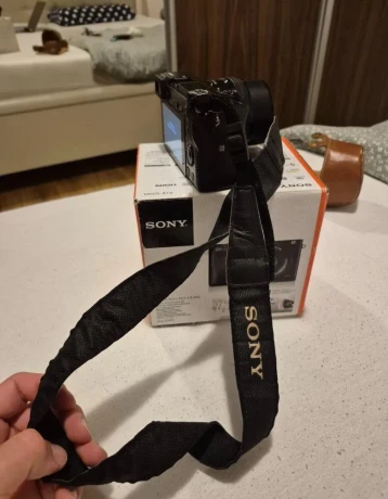 sony-alpha-a6000-big-3