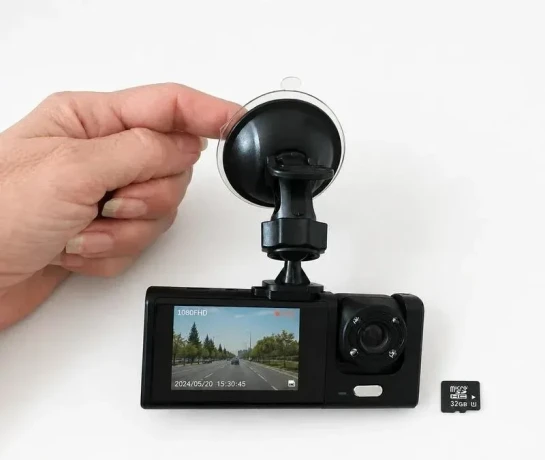 dualna-autokamera-32gb-sd-karta-big-0
