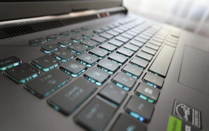 predam-ako-novy-herny-notebook-asus-rog-g16-strix-big-2