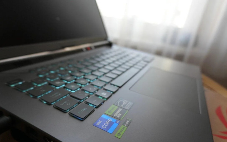 predam-ako-novy-herny-notebook-asus-rog-g16-strix-big-1