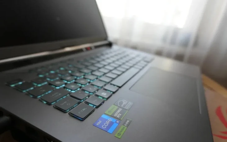 predam-ako-novy-herny-notebook-asus-rog-g16-strix-big-1