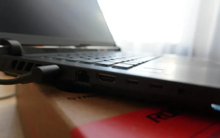 predam-ako-novy-herny-notebook-asus-rog-g16-strix-big-3
