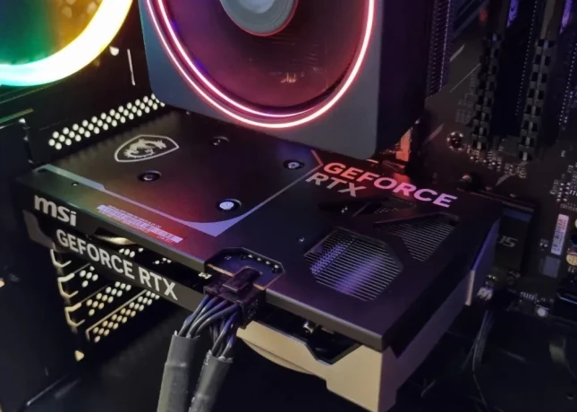 herny-pc-rtx-5060-32gb-ram-ryzen-7-3700x-8-jadro-big-2
