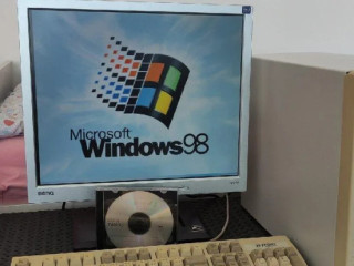 retro-gaming-pc-sound-blaster-awe64-3x-monitor-win98