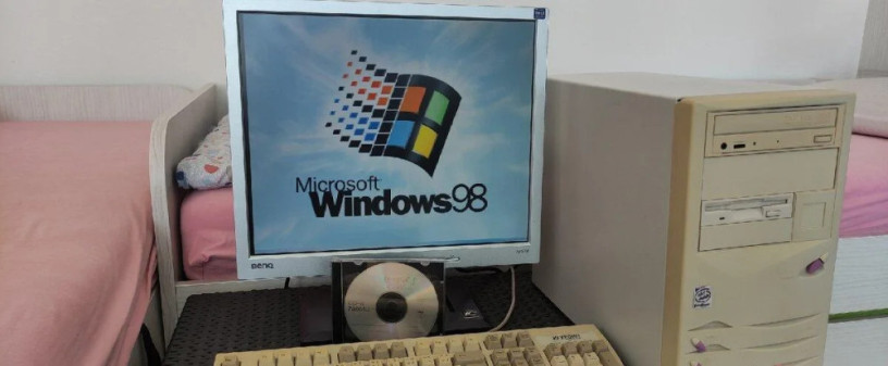 retro-gaming-pc-sound-blaster-awe64-3x-monitor-win98-big-0