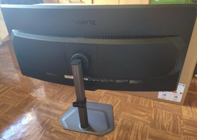 34-gigabyte-g34wqc2-big-2