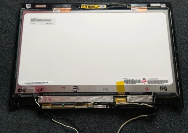predam-displej-z-notebooku-lenovo-yoga-3-14-big-2