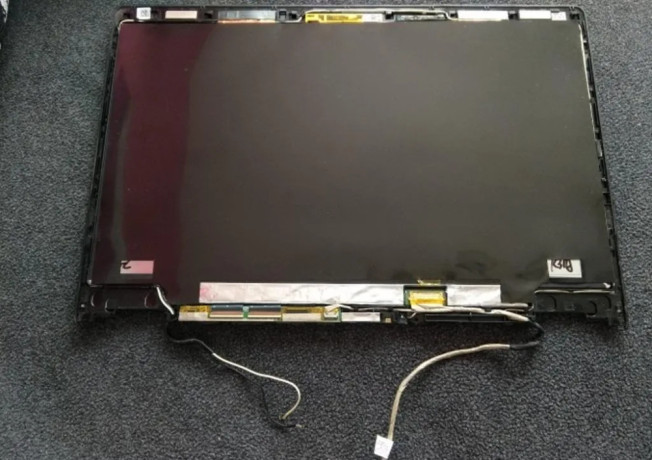 predam-displej-z-notebooku-lenovo-yoga-3-14-big-1