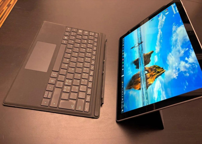 predam-microsoft-pro-5-i5-8-gb-256-gb-ssd-key-pero-big-3
