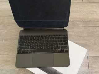 apple-magic-keyboard-pre-ipad-pro-13-m5-eng-cierna
