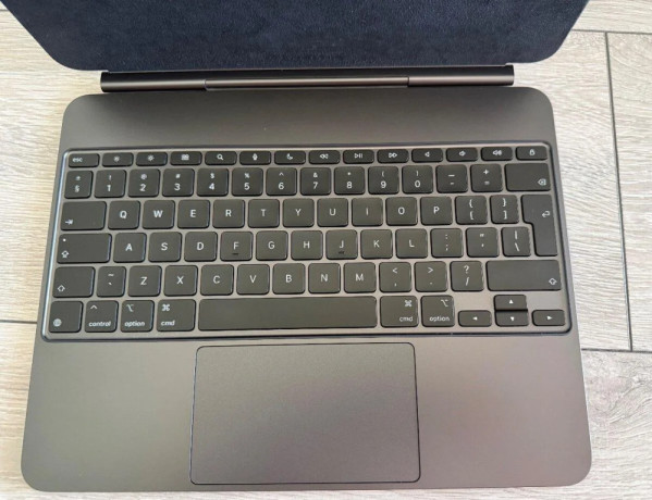 apple-magic-keyboard-pre-ipad-pro-13-m5-eng-cierna-big-1